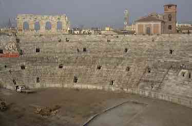 Amphitheatre-Verona.jpg (8606 bytes)