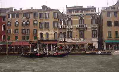 GrandCanal-Venice.jpg (11487 bytes)