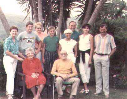 ArthurWeller(1906-)&family.jpg (19669 bytes)